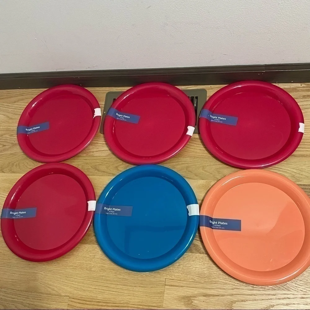 24 Plastic Reusable Plates NEW Picnic Camping Peach Blue Pink